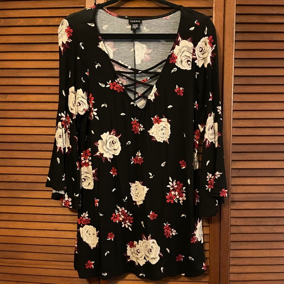 Floral Tunic top with bell sleeves - Picture 1 of 5